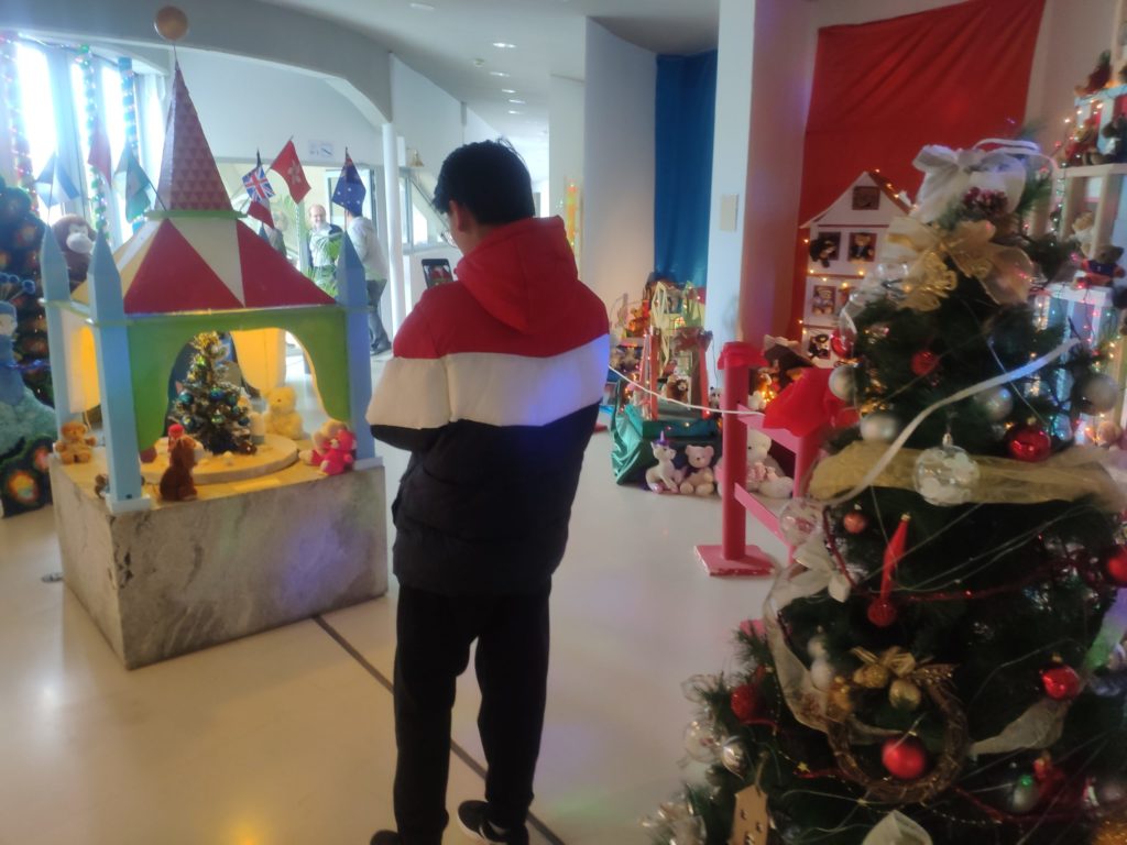 圣诞节游览和参观耶稣诞生场景 2019年12月18日