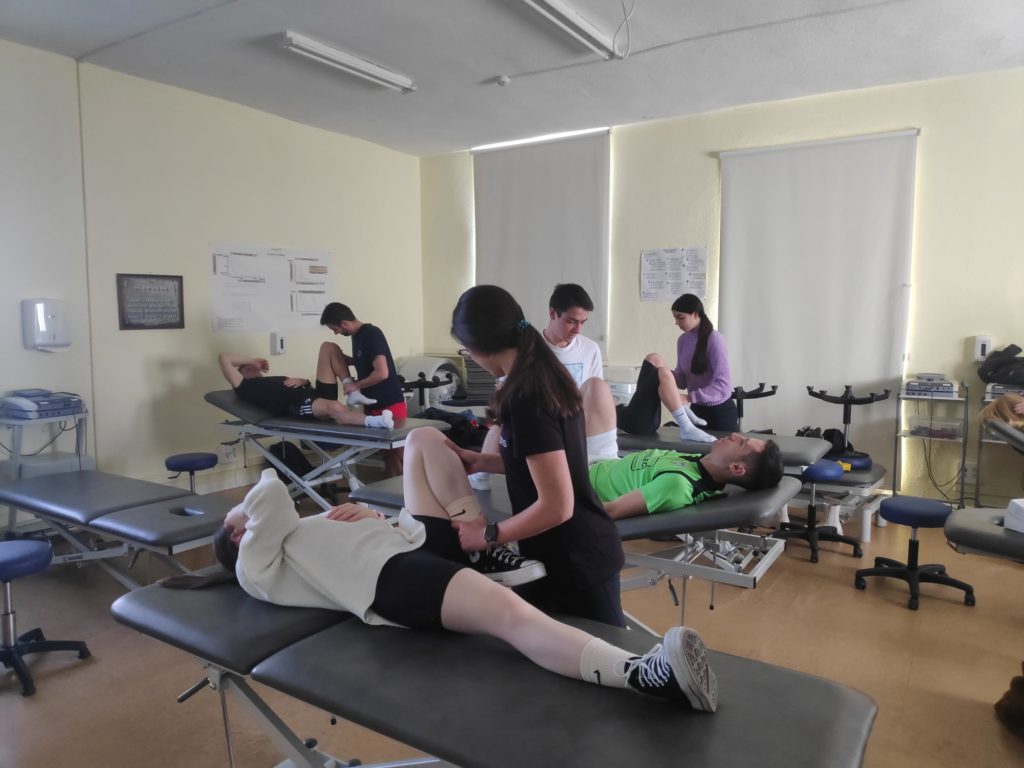 Los alumnos del Máster en Terapia Manual del Sistema Músculo-Esquelético de la UCAV se especializan en Terapia Manual de cadera-rodilla y tobillo-pie