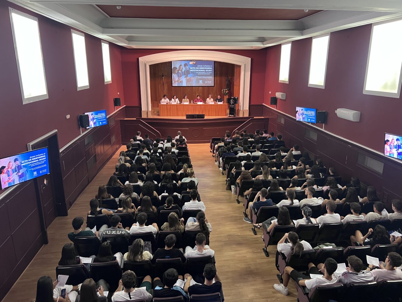 La UCAV da la bienvenida a sus nuevos alumnos en un curso que inicia con IAprende