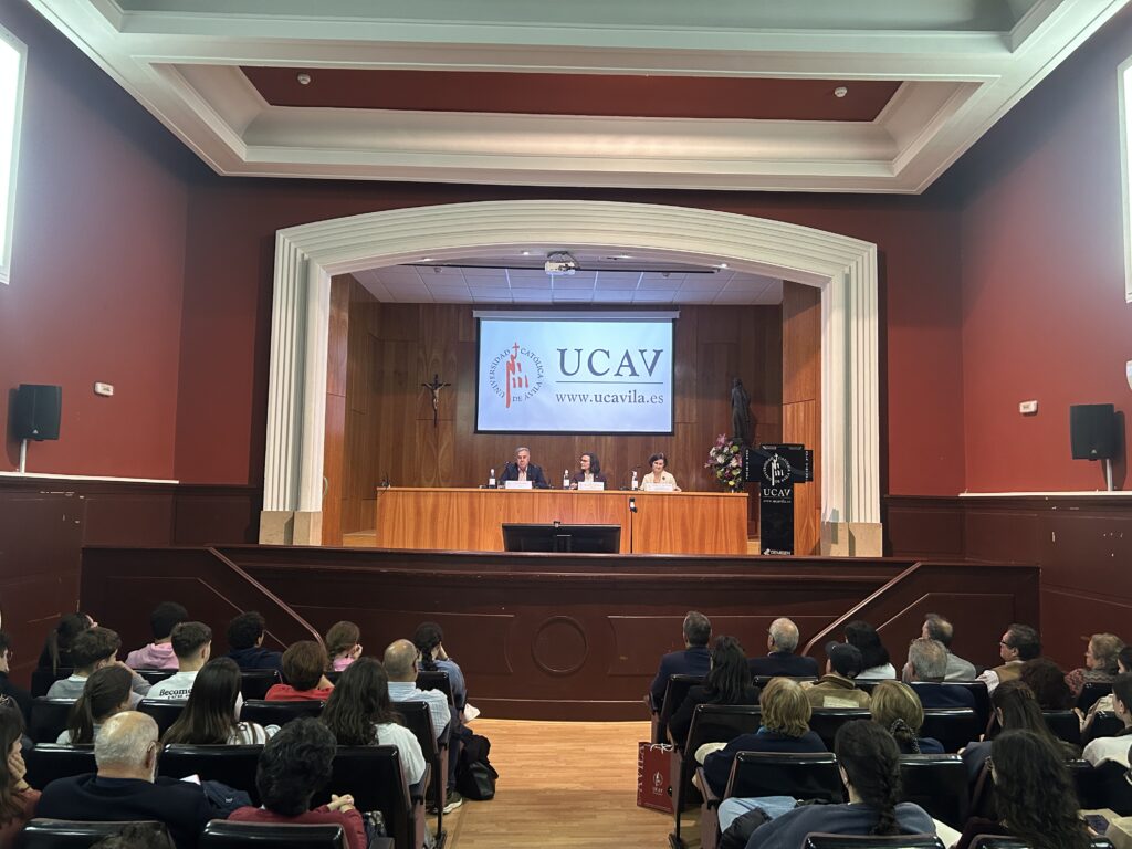 La UCAV acoge la presentación de la biografía de Mariano Barbacid