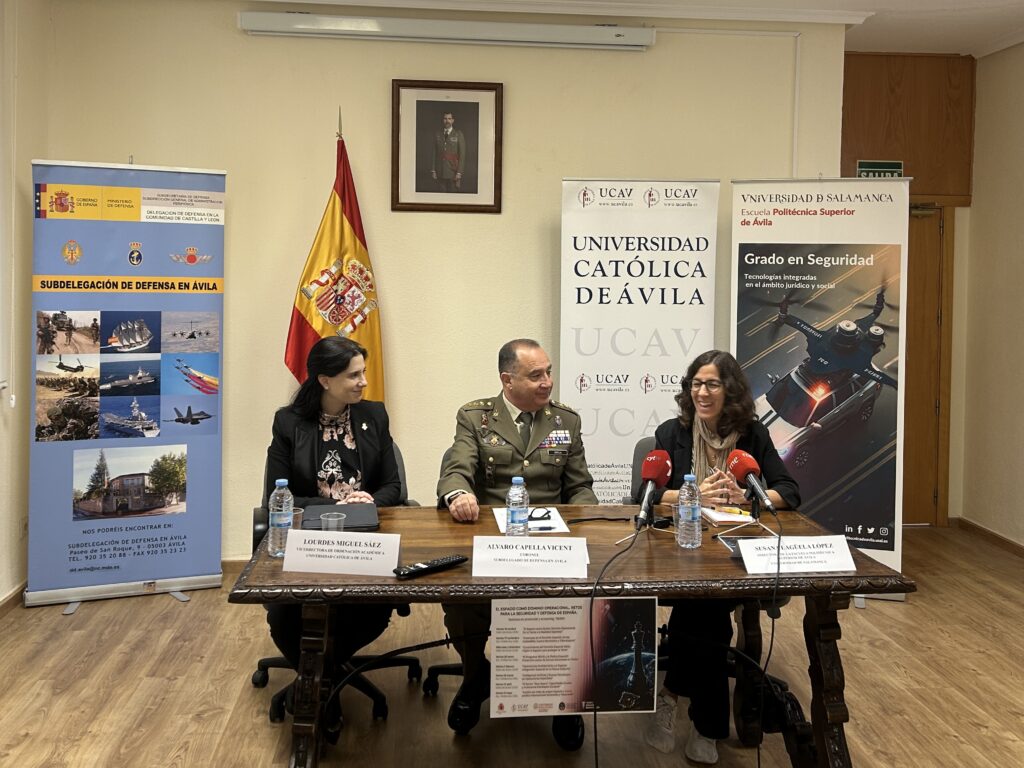 La Subdelegación de Defensa en Ávila, la UCAV y la USAL se unen para abordar los retos en el dominio del espacio